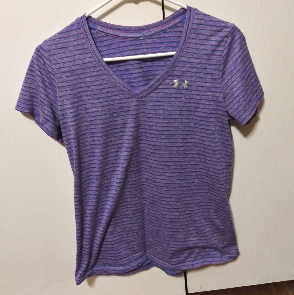 Underarmour v- neck t- shirt